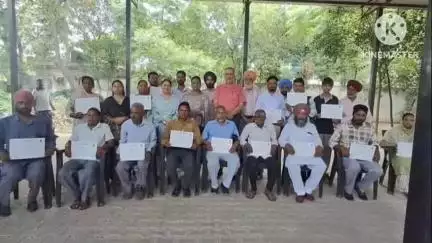 ਪਟਿਆਲਾ: ਜ਼ਿਲ੍ਹੇ ਦੇ ਵੱਖ-ਵੱਖ ਪਿੰਡਾਂ ਦੇ ਲਾਭਪਾਤਰੀ ਪਰਿਵਾਰਾਂ ਨੂੰ ਸਿਹਤ ਮੰਤਰੀ ਨੇ ਵੰਡੇ ਕਰਜ਼ਾ ਮੁਆਫੀ ਦੇ ਸਰਕਾਰੀ ਪੱਤਰ