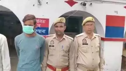 कोतवाली पुलिस ने चेकिंग के दौरान बुलंदशहर हाईवे मार्ग से एक युवक को तमंचे के साथ गिरफ्तार कर जेल भेजा
