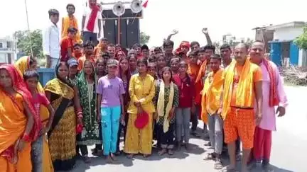 जोगापट्टी: सावन मास शुरू होते ही पूजार्चना शुरू, योगापट्टी से त्रिवेणी बाल्मीकि नगर के लिए रवाना हुए श्रद्धालु