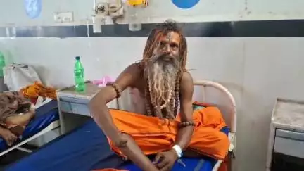 छतरपुर नगर: बिजावर स्थित पवन पर्वत हनुमान मंदिर के पुजारी को सांप ने काटा, अस्पताल में कराया गया भर्ती