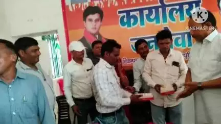 पिछोर: नगर स्थित रेस्ट हाउस पर बसाहर और पहाड़पुर की सरपंचों ने MLA प्रीतम सिंह लोधी की उपस्थिति में ग्रहण की BJP की सदस्यता