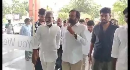 గుంటూరు: దళితులు ఎదిగితే సీఎం చంద్రబాబు ఓర్చుకోలేరు: నగరంలో మాజీ ఎమ్మెల్యే మొండితోక జగన్మోహన్ రావు