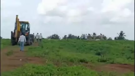 हातकणंगले: पोलीस बंदोबस्तात कुंभोज सौर ऊर्जा प्रकल्पाच्या कामास सुरवात, कुंभोज परिसरास पोलीस छावणीचे स्वरूप