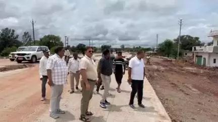 रामपुर बघेलान: जलभराव से प्रभावित क्षेत्र का प्रशासनिक निरीक्षण