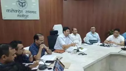 गाज़ीपुर: कलेक्ट्रेट सभागार में डीएम ने आईजीआरएस पोर्टल पर की गई शिकायतों के शत-प्रतिशत निस्तारण के दिए निर्देश, दी चेतावनी