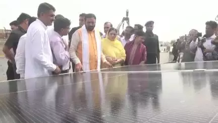 मुख्यमंत्री ने प्रधानमंत्री सूर्य घर मुफ्त बिजली योजना के अंतर्गत लगे सोलर पैनलों का निरीक्षण किया