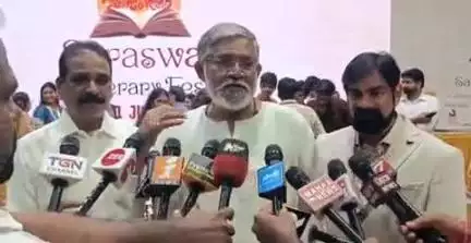 మేడ్చల్: జేఎన్టీయూహెచ్ లో సరస్వతి లిటరరీ ఫెస్టివల్ కార్యక్రమంలో పాల్గొన్న  సినీ నటుడు తనికెళ్ల భరణి