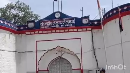 उज्जैन शहर: भैरवगढ़ जेल पहुंचकर जेल महानिरीक्षक ने किया निरीक्षण, महिला और पुरुष कैदियों से सुनी समस्या