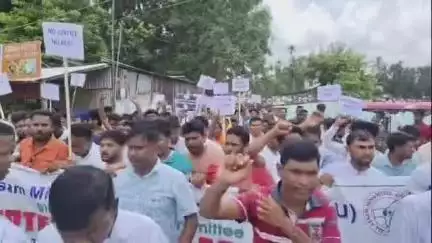 ধুবুৰী ভাগ: চাপৰত উচ্ছেদক কেন্দ্ৰ কৰি আমছুৰ বিশাল প্ৰতিবাদ