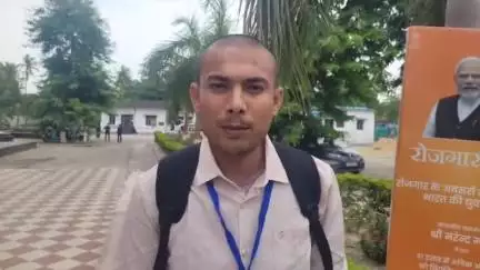 हाजीपुर में आयोजित रोजगार मेला के अवसर पर नियुक्ति पत्र प्राप्त युवक द्वारा माननीय प्रधानमंत्री जी के प्रति आभार व्यक्त 
#Rozgar Mela