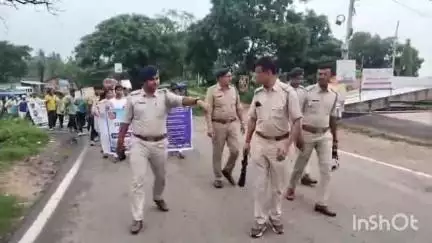 জামালপুর: পূর্ব বর্ধমান জেলা পুলিশের উদ্যোগে জামালপুর থানার পক্ষ থেকে সেফ ড্রাইভ সেভ লাইফ কর্মসূচি জামালপুর বাস স্ট্যান্ডএ