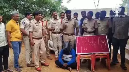 హిందూపురం రూరల్ అప్గ్రేడ్ పోలీస్ స్టేషన్ పరిధిలో అంతర్రాష్ట్రదొంగ షేక్ ఖాజాపీరా అరెస్ట్ 18లక్షల విలువగల బంగారు స్వాధీనం