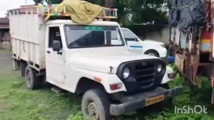 जैतपुर: धनपुरी थाना क्षेत्र में पुलिस ने चेकिंग के दौरान कबाड़ से लदा पिकअप वाहन पकड़ा