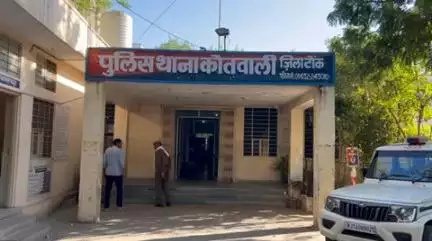 टोंक: टोंक में कोतवाली पुलिस ने थानाधिकारी भंवर लाल वैष्णव के नेतृत्व में चाकूबाजी के दो आरोपियों को किया गिरफ्तार