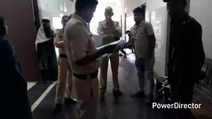परसिया: परासिया: एमएलसी के लिए पुलिस को करना पड़ा दो घंटे इंतजार, महिला चिकित्सक के न पहुंचने पर दो चिकित्सकों ने की एमएलसी