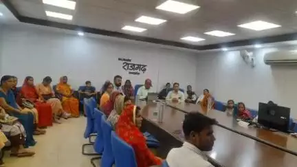 राजगढ़: कलेक्ट्रेट कार्यालय में CM के कार्यक्रम का हुआ सीधा प्रसारण, ज़िले की 2 लाख 95 हजार 329 लाडली बहनों के खाते में आई राशि