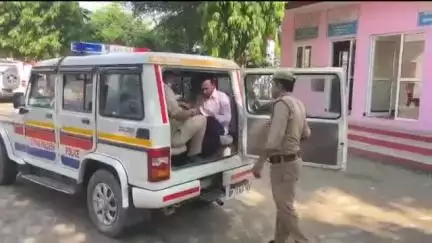 तिलहर: जैतीपुर पुलिस ने बनखंडी पुलिया के पास से 100 ग्राम स्मैक, मोटरसाइकिल और मोबाइल फोन के साथ अभियुक्त को किया गिरफ्तार