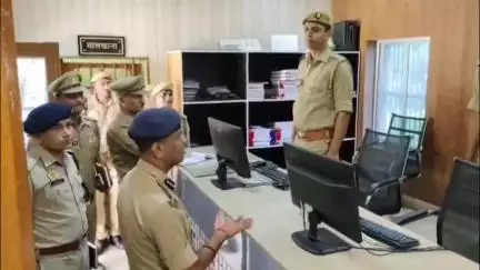 महाराजगंज: जनपद के थानों पर आयोजित थाना समाधान दिवस, डीआईजी ने श्यामदेउरवा थाने पर फरियादियों की सुनी फरियाद