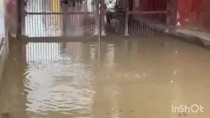 बागपत: अग्रवाल मंडी टटीरी में आर्य समाज रोड पर मकान और दुकानों में भरा बारिश का पानी, लोग परेशान
