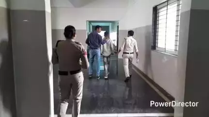 परसिया: परासिया: इंस्टाग्राम पर दोस्ती के बाद युवक के पास पहुंची किशोरी, परिजनों ने पकड़ा, दुराचार का मामला दर्ज