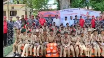 निचलौल: एनसीसी कैडेट्स को पथलहवां कैंप में एसएसबी की विशेष ट्रेनिंग में रेस्क्यू ऑपरेशन और अत्याधुनिक हथियारों की जानकारी दी गई