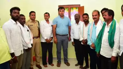 సిరిసిల్ల: ఇందిరమ్మ నమూనా గృహం ప్రారంభం వీర్నపల్లిలో పలు పనుల పరిశీలించిన కలెక్టర్ సందీప్ కుమార్ ఝ