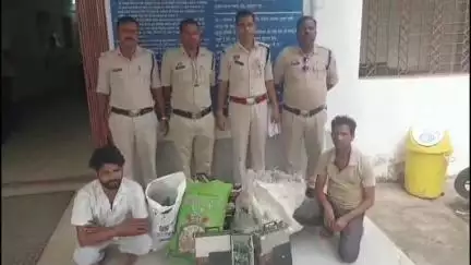 अंबिकापुर: गांधीनगर थाना क्षेत्र मे मोबाइल टावर से इलेक्ट्रॉनिक कार्ड और जम्पर केबल चोरी के मामले में दो आरोपी गिरफ्तार,सामान बरामद