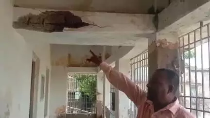 হিঙ্গলগঞ্জ: স্বরূপকাঠি আদিবাসী প্রাথমিক বিদ্যালয়ের বেহাল দশা, এই প্রসঙ্গে প্রতিক্রিয়া দিলেন এলাকার অভিভাবকরা #jansamasy