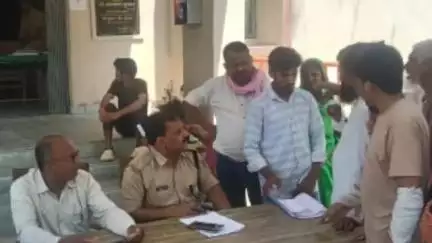 साहेबपुर कमाल: साहेबपुरकमाल थाना परिसर में भूमि विवाद मामलों के निपटारे के लिए जनता दरबार का आयोजन