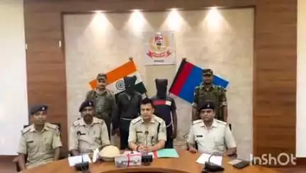 रामगढ़: नोनियाबेड़ा के जंगल में पुलिस ने हथियार के साथ 2 आरोपियों को किया गिरफ्तार, एसपी ने की प्रेस वार्ता