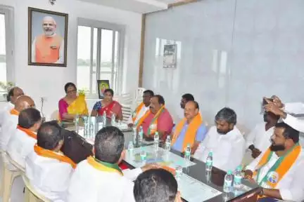 నిర్మల్: జిల్లా కేంద్రంలోని బీజేపీ ఎమ్మెల్యే క్యాంపు కార్యాలయంలో ఏడు జిల్లాల మండలాల అధ్యక్షులకు శిక్షణ తరగతులపై సన్నాహక సమావేశం