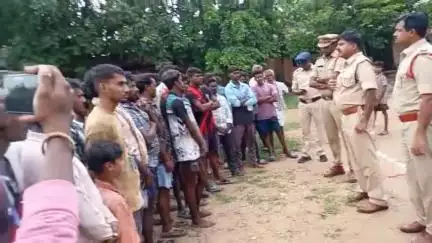 సిర్పూర్ టి: కొంచెం వెళ్లి గ్రామంలో వాలీబాల్ పోటీలను ప్రారంభించిన కాగజ్నగర్ డిఎస్పి రామానుజన్