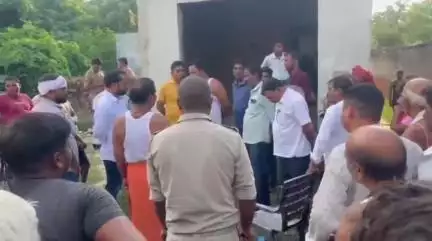 इटवा: पिपरी महरी गांव में एक युवक की घर के अंदर फंदे से लटकती हुई लाश मिली, पुलिस जांच में जुटी