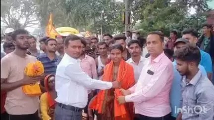 चकाई: कांवर यात्रा पर निकली कुसुम साह का चकाई में भव्य स्वागत हुआ