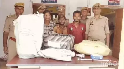 हर्रैया: परसरामपुर पुलिस ने मखौड़ा धाम से चोरी के सामान के साथ तीन शातिर चोरों को किया गिरफ्तार