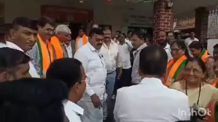 जळगाव: जळगांव ग्रामीण मतदारसंघातील शेकडो कार्यकर्त्यांचा मंत्री गिरीश महाजन यांच्या उपस्थितीत भाजपात प्रवेश