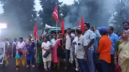 খড়গপুর ১: ধর্মঘটের দিনে পুলিশের ভূমিকা ঘিরে ক্ষোভ,  খড়গপুরে সিপিআইএম-এর থানাঘেরাও কর্মসূচি