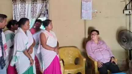 শিৱসাগৰ: গেলেকীৰ প্ৰয়াত দুৰ্লভ গগৈৰ লগতে বহু কেইগৰাকী ব্যক্তিৰ বাসগৃহত উপস্থিত বিধায়ক দেৱব্ৰত শ‌ইকীয়া