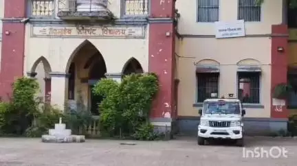 जळगाव: आर आर विद्यालयात खेळताना नववीचा विद्यार्थी याचा मृत्यू. जिल्हा पेठ पोलिसात गुन्हा दाखल
