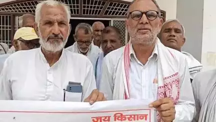 दादरी के बाढड़ा किसान भवन में  संयुक्त किसान मोर्चा की बैठक हुई , बैठक के निर्णयों की जानकारी देते हुए का० ओम प्रकाश ,