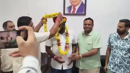 प्रतापगढ़: राजस्थान आदिवासी कांग्रेस के प्रदेश अध्यक्ष एवं डूंगरपुर विधायक गणेश घोघरा का सर्किट हाउस में जोरदार स्वागत किया गया