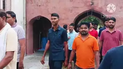 दौसा: दौसा विधायक डीसी बेरवा पहुंचे बाबा नीलकंठ के मंदिर, विधानसभा क्षेत्र की खुशहाली और समृद्धि के लिए की प्रार्थना