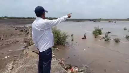 વલસાડ: જિલ્લાના દરિયા કિનારે આવેલ ભદેલી જગાલાલા હિંગળાજ વિસ્તારમાં દરિયાઈ ધોવાણ #Jansamasya