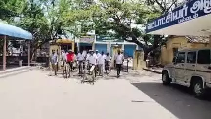 திருப்பூர் தெற்கு: சுற்றுவட்டார பகுதிகளில் பிளாஸ்டிக் பை பயன்பாட்டை கண்காணிக்க வலியுறுத்தி சைக்கிளில் பேரணியாக வந்து பல்லடம் வட்டாட்சியர் அலுவலகத்தில் மனு