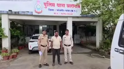 चांपा: सारागांव पुलिस ने ट्रैक्टर चालक का रास्ता रोककर गाली-गलौज कर शराब पीने के लिए ₹2000 मांगने वाले आरोपी को गिरफ्तार किया