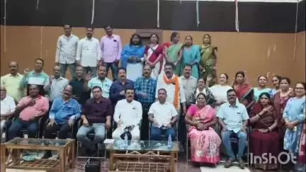 जगदलपुर: टाउन हॉल में महापौर ने स्वच्छता एम्बेसडर और निगम कर्मचारियों की बैठक ली, नगर में जन जागरूकता अभियान की तैयारी