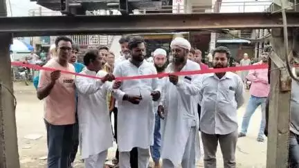 सिसई बस स्टैंड में विधायक के पहल पर नया ट्रांसफार्मर लगाया गया, झामुमो नेता ने उद्घाटन किया।