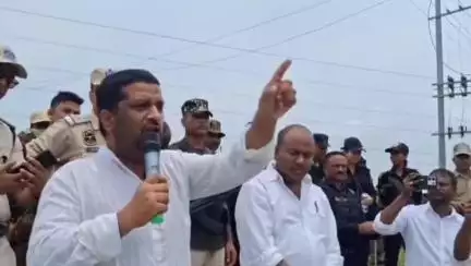 তেজপুৰ: চৰকাৰে চলোৱা বৃহৎ উচ্ছেদ অভিযানৰ বিৰুদ্ধে তেজপুৰৰ পাঁচ মাইলত আমছুৰ প্ৰতিবাদ