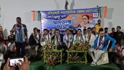 বসিরহাট ২: একুশে জুলাইকে সামনে রেখে বসিরহাট জেলা INTTUC পক্ষ থেকে খোলাপোতা বলকা সিনেমা হলে অনুষ্ঠিত হলো কর্মী বৈঠক