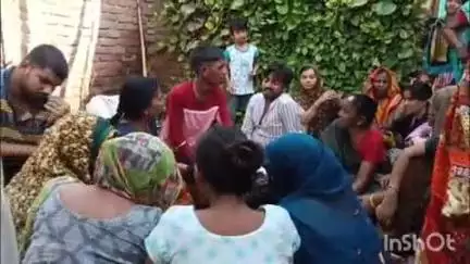दातागंज: दातागंज नगर में बिजलीघर के पास छत पर करेंट की चपेट में आने से एक व्यक्ति की मौत
